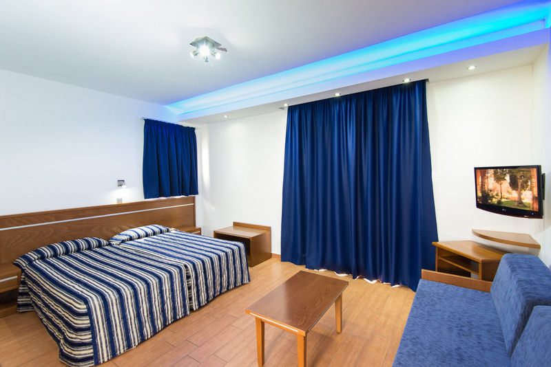 Loutsiana I & Ii Deluxe Hotel 3*