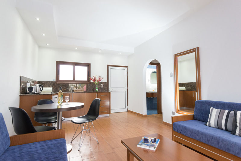 Loutsiana I & Ii Deluxe Hotel 3*