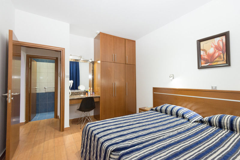 Loutsiana I & Ii Deluxe Hotel 3*